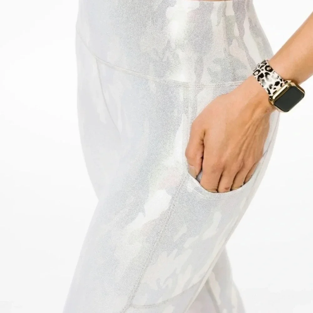 ZYIA Silver Camo Metallic holographic unicorn Hi-Rise crop
Leggings plus size 20 - Picture 4 of 12